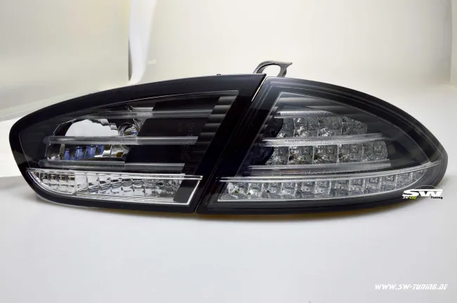 SW-Celi LED Rückleuchten Seat Leon 1P1/1PA 09-13 black LED Blinker