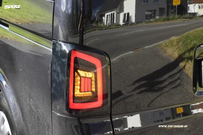 SW-Celi LED Rückleuchten für VW T5 Typ 7H 7E 03-15 Black/smoke White-Lightbar