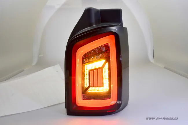 SW-Celi LED Rückleuchten für VW T5 Typ 7H 7E 05-15 Black/smoke RED-Lightbar