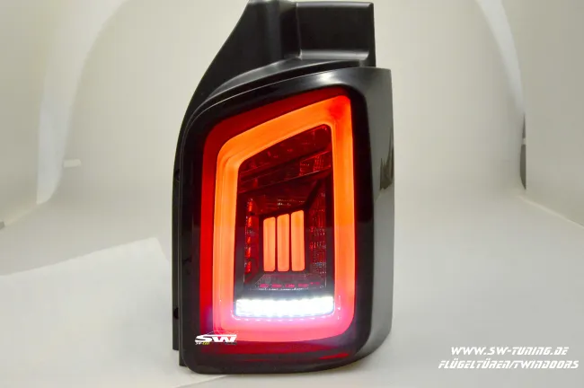 SW-Celi LED Rückleuchten für VW T5 Typ 7H 7E 03-15 Black/smoke RED-Lightbar für Flügeltüren