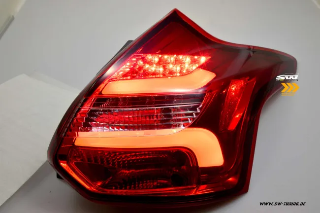 SW-Celi LED Rückleuchten für Ford Focus Mk3 CB8 DYB 11-15 5Türer-Fließheck Lightbar red