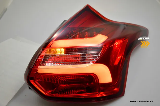 SW-Celi LED Rückleuchten für Ford Focus Mk3 CB8 DYB 11-15 5Türer-Fließheck Lightbar red