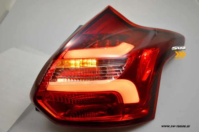 SW-Celi LED Rückleuchten für Ford Focus Mk3 CB8 DYB 11-15 5Türer-Fließheck Lightbar red