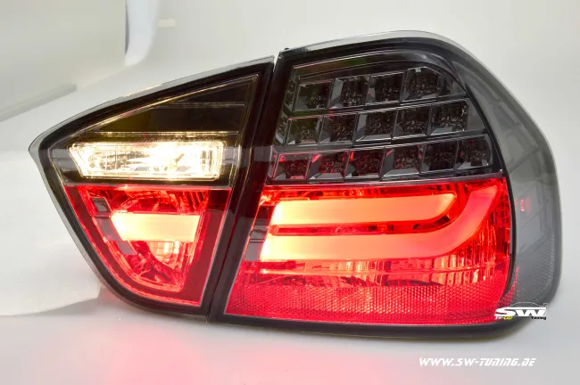 SWCeli LED Rückleuchten für 3er BMW E90 Limo 05-08 smoke / red Lightbar (nicht 335d)