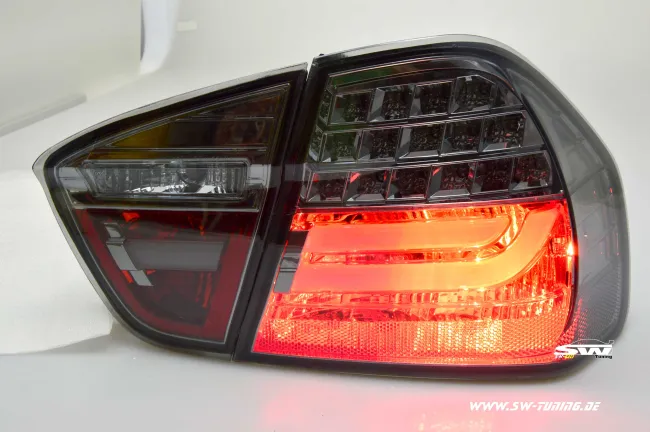 SWCeli LED Rückleuchten für 3er BMW E90 Limo 05-08 smoke / red Lightbar (nicht 335d)