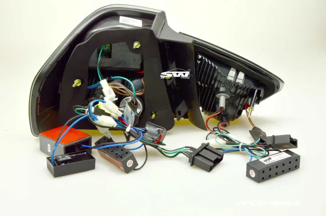 SWCeli LED Rückleuchten für 3er BMW E90 Limo 05-08 smoke / red Lightbar (nicht 335d)