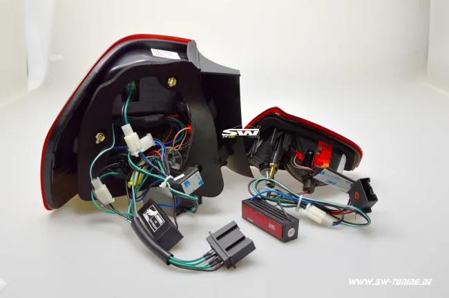 SWCeli LED Rückleuchten für 3er BMW E90 Limo 05-08 red/smoke Lightbar (nicht 335d)