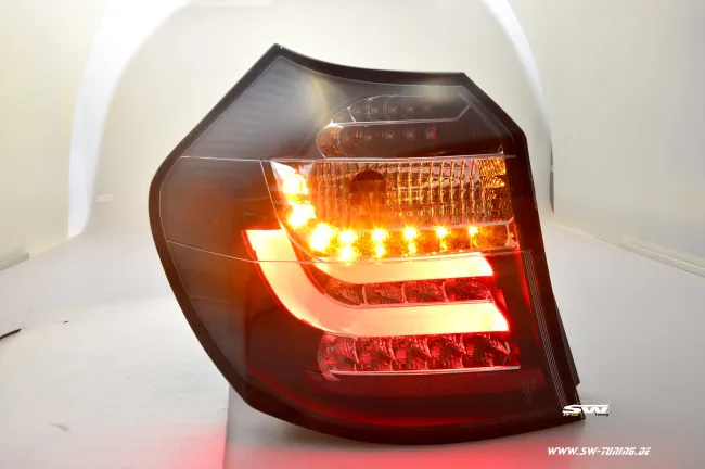 SW-Celi LED Rückleuchten BMW 1er E87/E81 LCI 08-11 Black/clear Lightbar