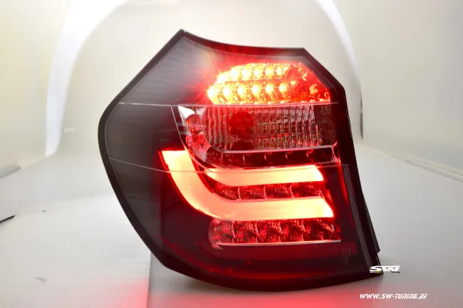 SW-Celi LED Rückleuchten BMW 1er E87/E81 LCI 08-11 Black/clear Lightbar