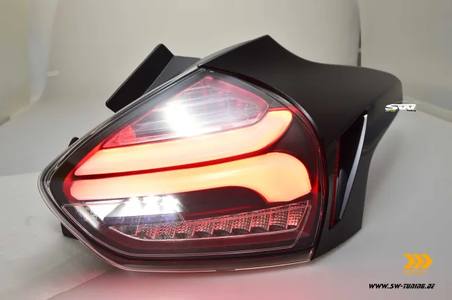 SW-Celi LED Rückleuchten für Ford Focus Mk3 CB8 DYB 16-18 Facelift 5Türer-Fließheck Lightbar Black