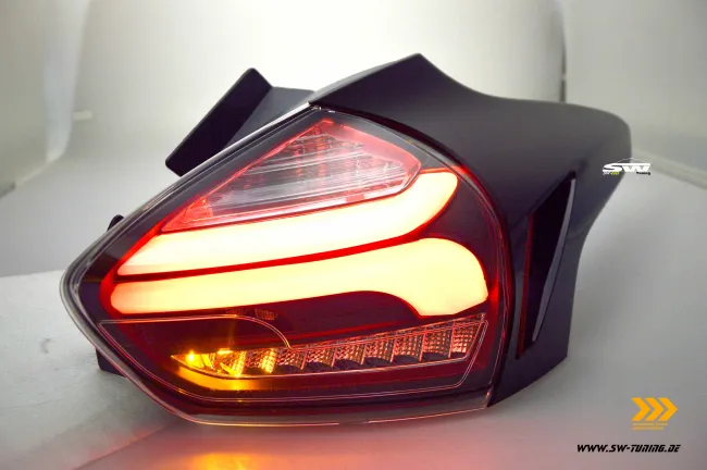 SW-Celi LED Rückleuchten für Ford Focus Mk3 CB8 DYB 16-18 Facelift 5Türer-Fließheck Lightbar Black