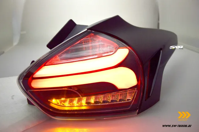 SW-Celi LED Rückleuchten für Ford Focus Mk3 CB8 DYB 16-18 Facelift 5Türer-Fließheck Lightbar Black