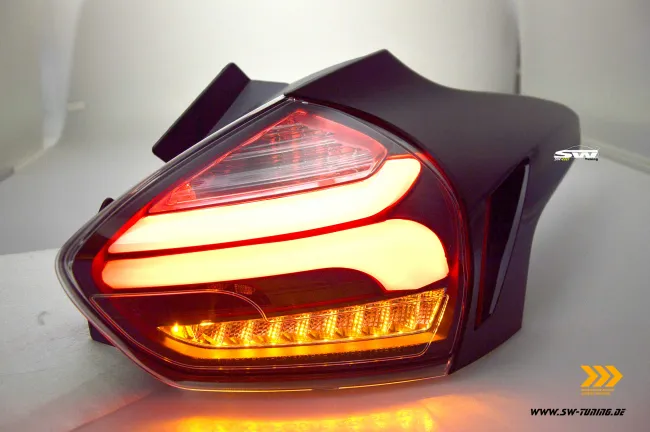 SW-Celi LED Rückleuchten für Ford Focus Mk3 CB8 DYB 16-18 Facelift 5Türer-Fließheck Lightbar Black