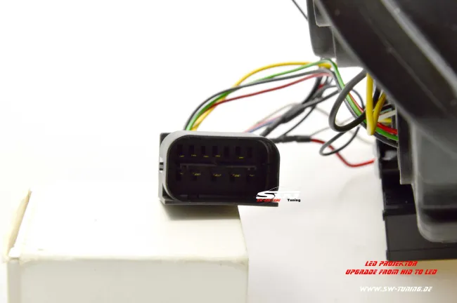 SW-DRLtube Angel Eye LED Scheinwerfer für BMW X5 E70 07-10 High LED U-DRL Black ohne AFS Upgrade