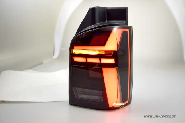 SW-Celi LED Rückleuchten passend für T5 Typ 7H 03-15 LED Lightbar Wischblinker black smoke in T6.1-Optik